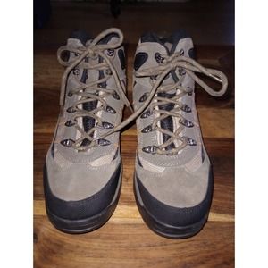 Hi-Tec Hi-Top Sneakers. Size 9.